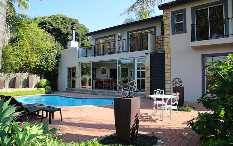 Atelier Isabella - Swimming pool & braai area